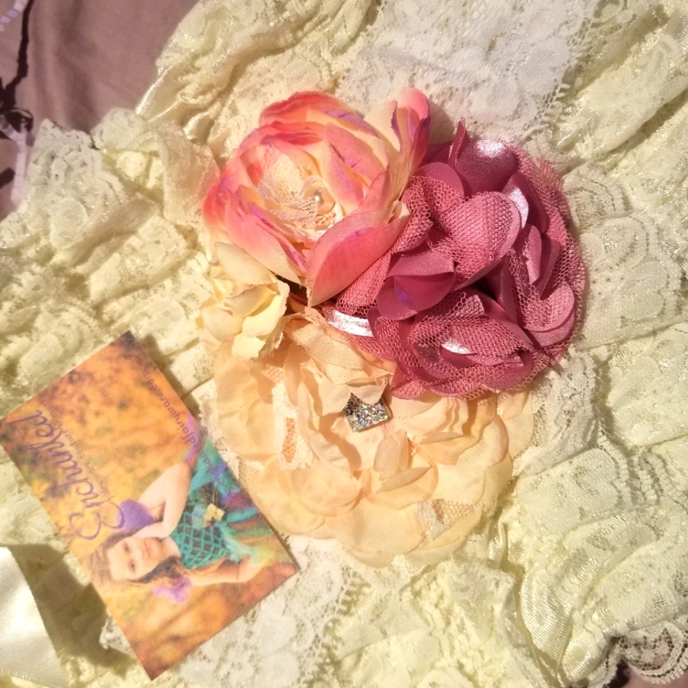 Lace floral rhinestone headband